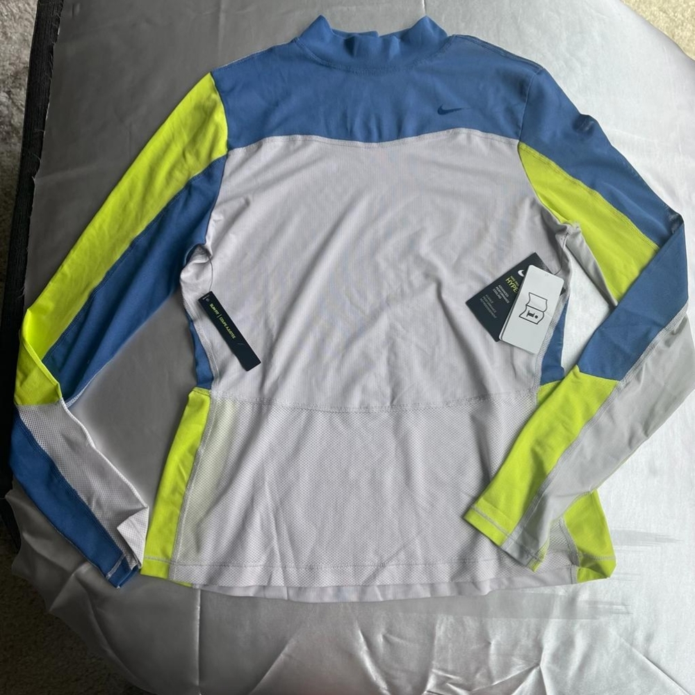 Nike hyper cool training longsleeve size Medium NWT